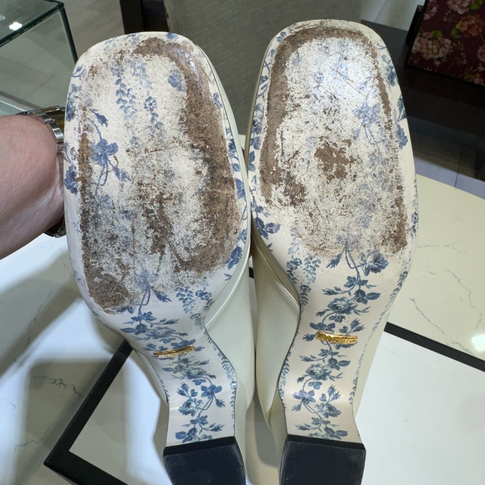 Gucci Women's Cream Loafers with Gold GG Logo Size 8 - Picture 4 of 8